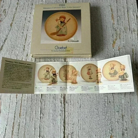 Vintage 1987 Goebel Hummel  "Little Homemakers" West Germany 4" Decorator Plate - Picture 4 of 10